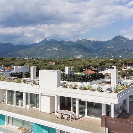 דירה Panoramic Penthouse Rooftop Whit Pool לידו די קאמאיורה