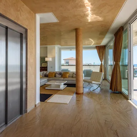 Panoramic Penthouse Rooftop Whit Pool Lido di Camaiore