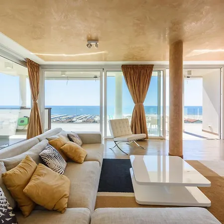 דירה Panoramic Penthouse Rooftop Whit Pool לידו די קאמאיורה