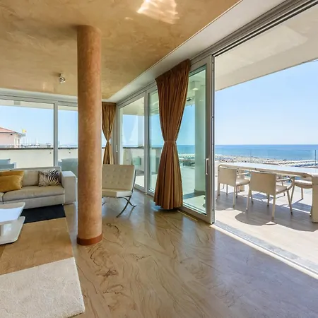 Panoramic Penthouse Rooftop Whit Pool לידו די קאמאיורה
