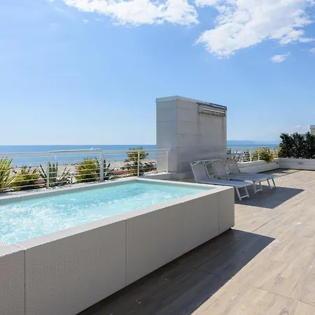 Panoramic Penthouse Rooftop Whit Pool דירה *