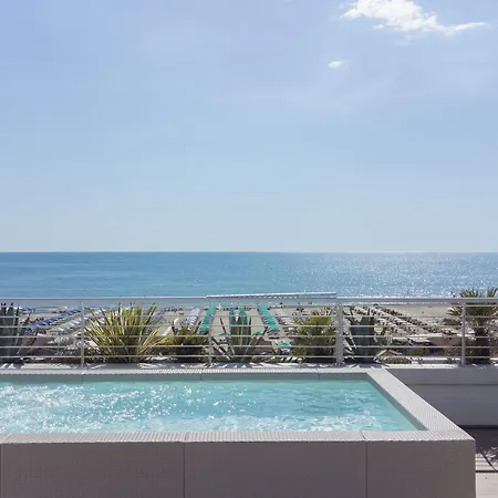 Panoramic Penthouse Rooftop Whit Pool לידו די קאמאיורה