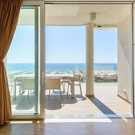 Panoramic Penthouse Rooftop Whit Pool * Lido di Camaiore