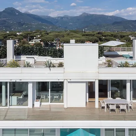 Panoramic Penthouse Rooftop Whit Pool דירה *